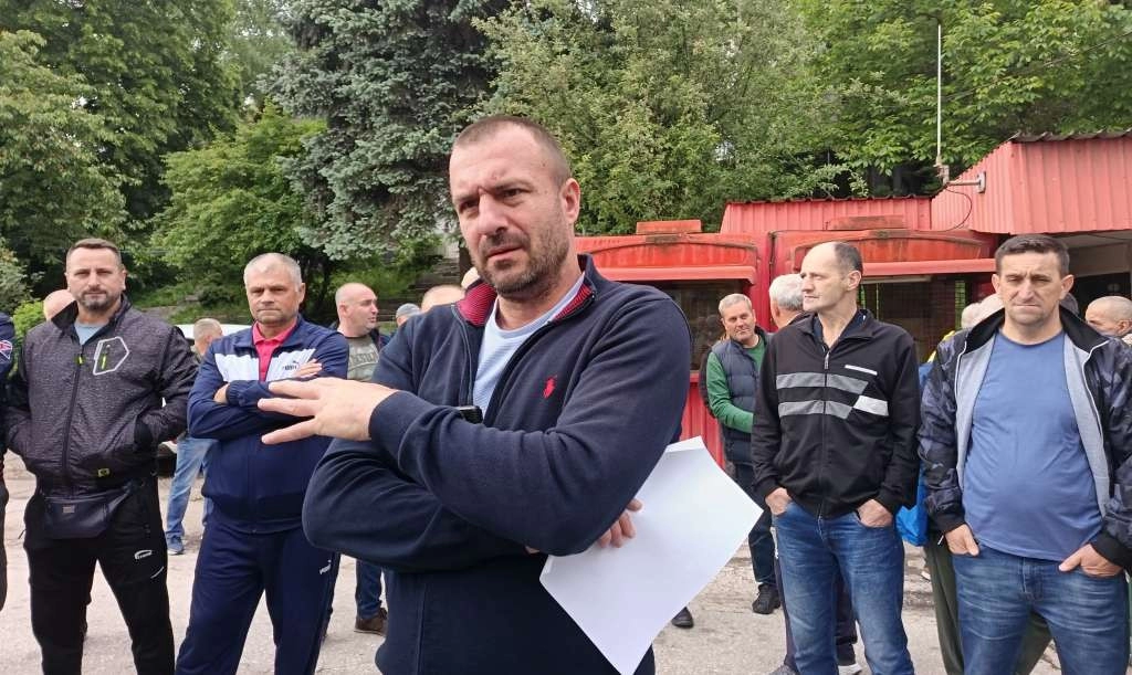 ROBOVI SUSTAVA Umirovljeni radnici rudnika prosvjedovali pred Upravom